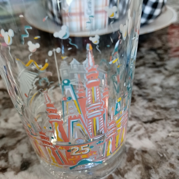 Vintage 1996 McDonald's Disney 25TH ANNIVERSARY Donald Duck glass. - Picture 4 of 7